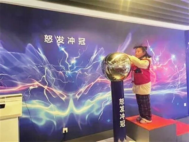 高邮市委书记田醒民考察由我公司承建的高邮科技馆项目(图4)