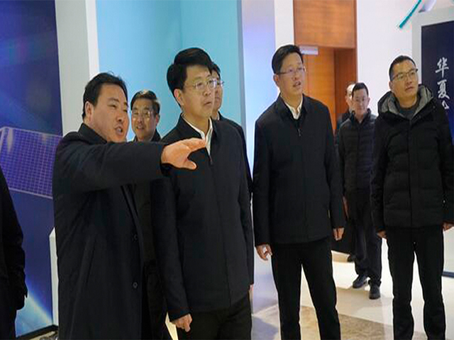 高邮市委书记田醒民考察由我公司承建的高邮科技馆项目(图1)